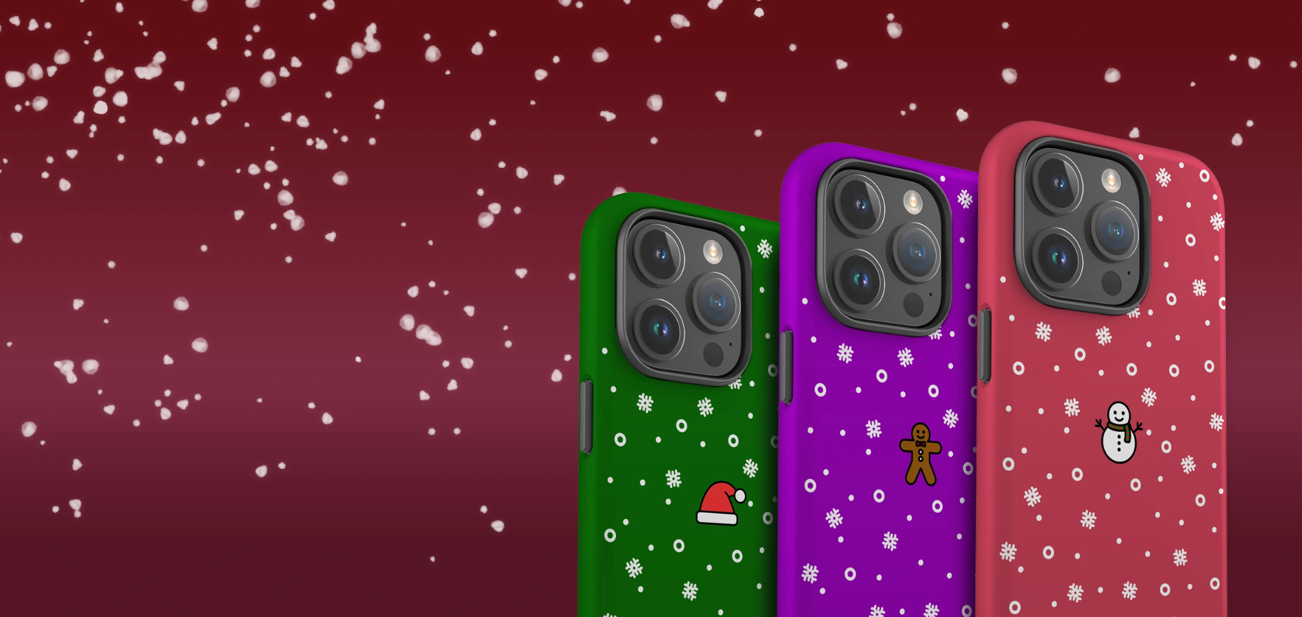 Tri vianočné kryty na iPhone v rôznych farbách so snehovými vzormi a vianočnými ikonami, produktová vizualizácia ochranných obalov na mobil na červenom pozadí